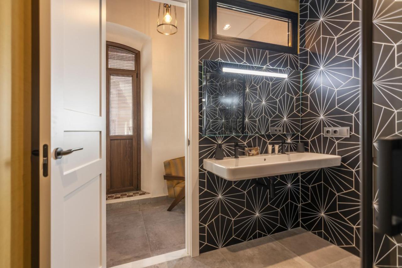 Trajano Premium Estudios By H Ayamonte Buitenkant foto